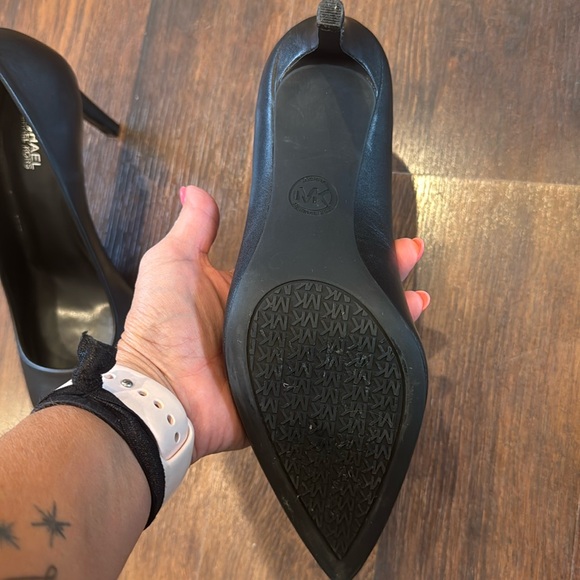Michael kors black heels - Picture 4 of 6
